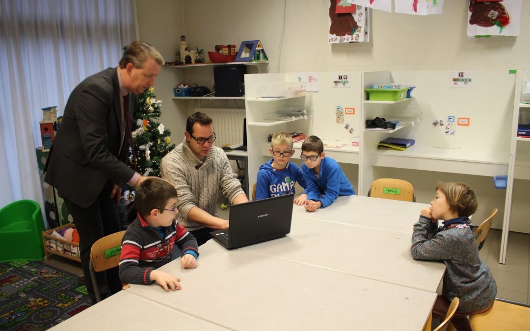 PC van KVK geschonken aan  goed doel